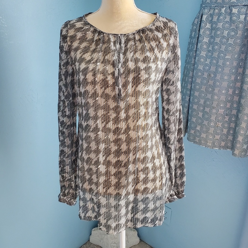 White House Black Market 100% silk blouse E19
